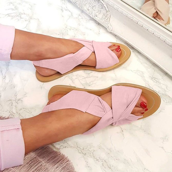 beach sandals with straps